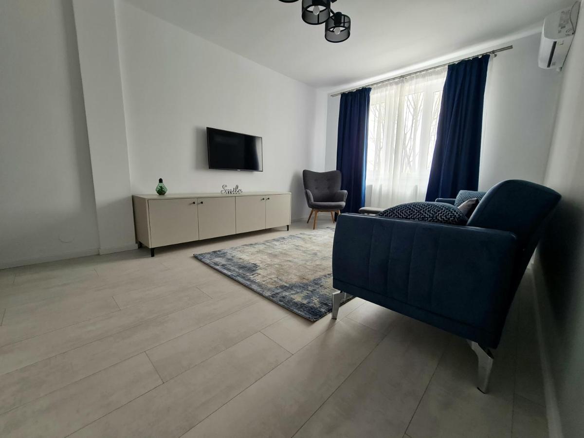 Dolphin Apartment Near Neversea Beach Constanta Exterior photo
